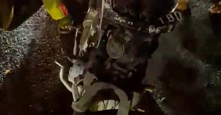 Tabrak Jalan Berlubang, Pengendara Motor Alami Luka Serius di Sampali
