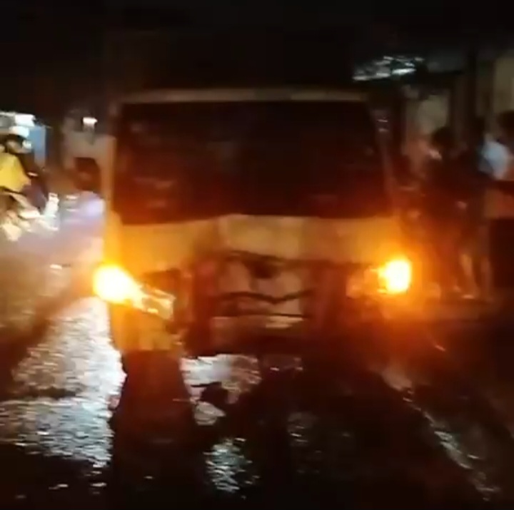 Screenshot_20250820_005727_WhatsApp Tabrak Jalan Berlubang, Pengendara Motor Alami Luka Serius di Sampali