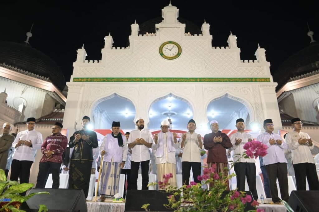 Gubernur dan Wagub Ikuti Zikir Peringatan 20 Tahun Damai Aceh di Masjid Raya Baiturrahman