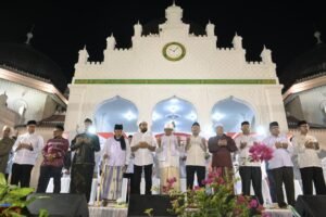 Gubernur dan Wagub Ikuti Zikir Peringatan 20 Tahun Damai Aceh di Masjid Raya Baiturrahman