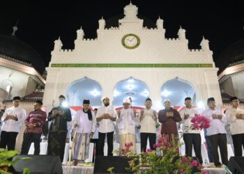 Gubernur dan Wagub Ikuti Zikir Peringatan 20 Tahun Damai Aceh di Masjid Raya Baiturrahman