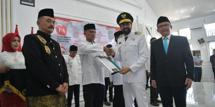 Peringati HUT RI ke-80, Gubernur Aceh Serahkan Remisi kepada Narapidana