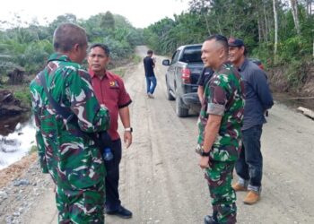 Dandim dan Dinas PUPR Aceh Barat Tinjau Jalan Desa Seumuling Kecamatan Bubon