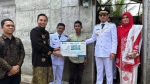 Seyum Kemerdekaan, Bupati Aceh Barat Rehab Rumah Warga Miskin dan Berikan Listrik Gratis