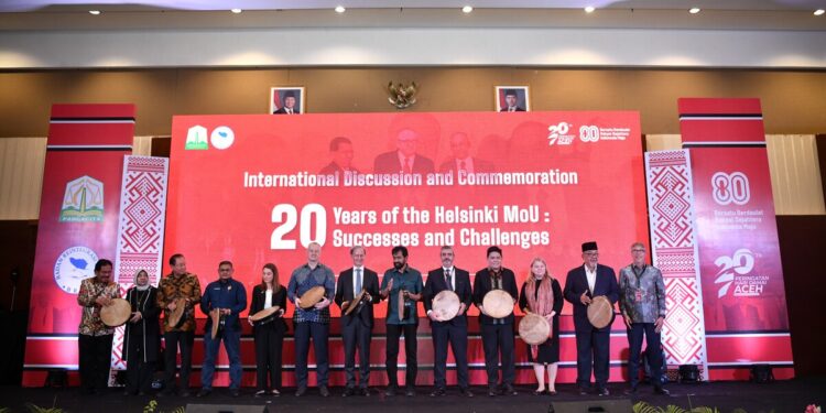 Mualem Buka Diskusi Internasional Sambut Hari Damai Aceh