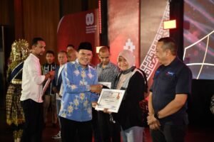 Wagub Serahkan Penghargaan untuk Wartawan Peliput Proses Perdamaian Aceh