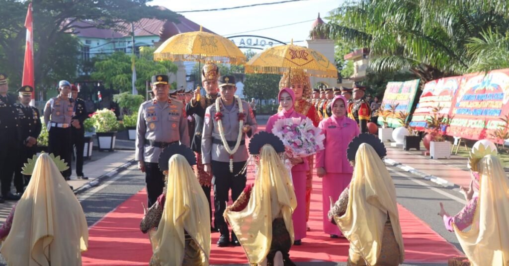 Tiba di Polda Aceh, Brigjen Marzuki Ali Basyah Disambut Tarian Ranup Lampuan