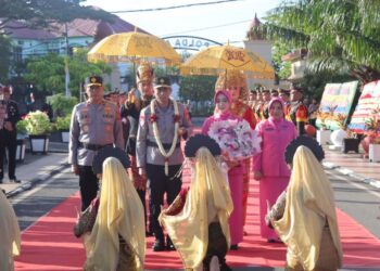 Tiba di Polda Aceh, Brigjen Marzuki Ali Basyah Disambut Tarian Ranup Lampuan