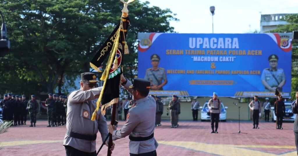 Brigjen Marzuki Ali Basyah dan Irjen Achmad Kartiko Serah Terima Pataka Machdum Sakti
