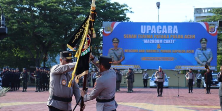 Brigjen Marzuki Ali Basyah dan Irjen Achmad Kartiko Serah Terima Pataka Machdum Sakti