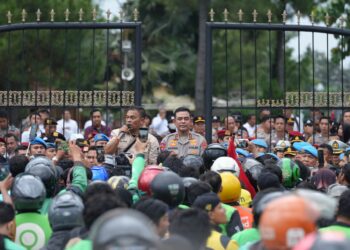 Driver Ojol Medan Gelar Aksi Solidaritas Kenang Affan Kurniawan di Mapolda Sumut