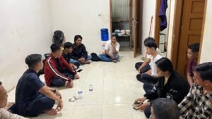 Bupati Aceh Barat dan Anggota DPRK Temui Mahasiswa Korban Pelemparan Batu Saat Aksi Demo