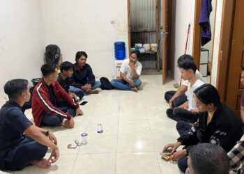 Bupati Aceh Barat dan Anggota DPRK Temui Mahasiswa Korban Pelemparan Batu Saat Aksi Demo