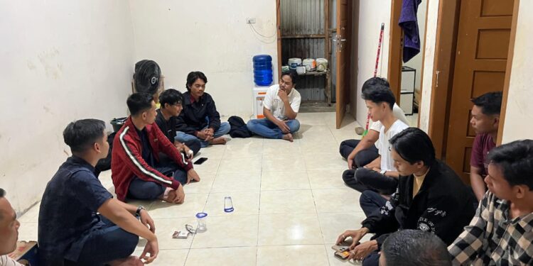 Bupati Aceh Barat dan Anggota DPRK Temui Mahasiswa Korban Pelemparan Batu Saat Aksi Demo