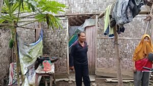 Guru Honorer di Tanjung Morawa Tempati Rumah Nyaris Ambruk