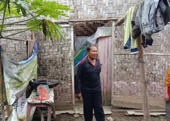 Guru Honorer di Tanjung Morawa Tempati Rumah Nyaris Ambruk