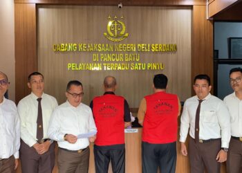 Eks Kepala Sekolah dan Bendahara SMK Negeri 1 Pancur Batu Ditahan