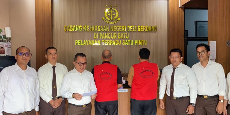 Eks Kepala Sekolah dan Bendahara SMK Negeri 1 Pancur Batu Ditahan