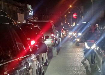 Parkir Liar: Warga Resah dan Pertanyakan Legalitas dan Jumlah Uang Parkir