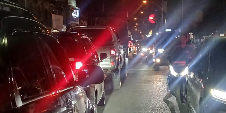 Parkir Liar: Warga Resah dan Pertanyakan Legalitas dan Jumlah Uang Parkir