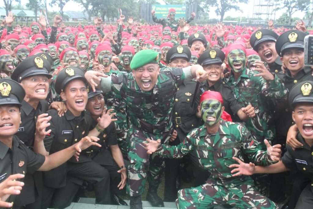 Upacara Penutupan Pendidikan Pertama Tamtama TNI di Rindam I/BB Berlangsung Khidmat