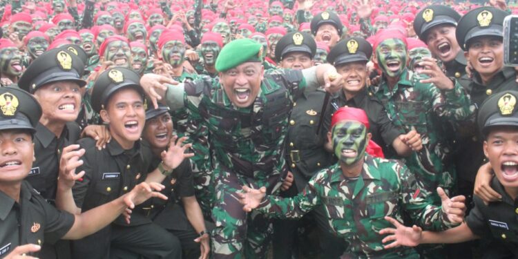 Upacara Penutupan Pendidikan Pertama Tamtama TNI di Rindam I/BB Berlangsung Khidmat