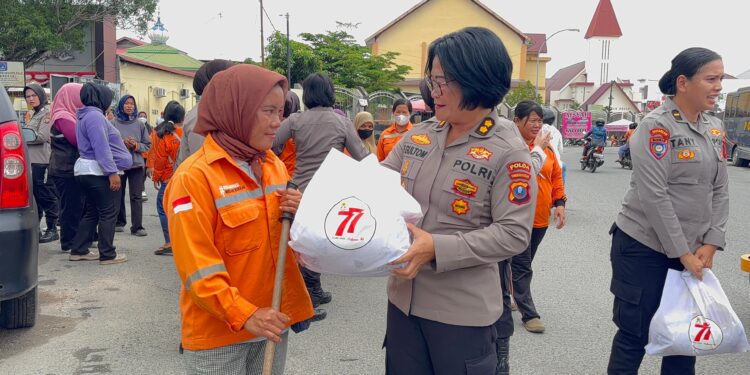 Polwan Polda Sumut Tebar Kepedulian, Salurkan 350 Paket Sembako
