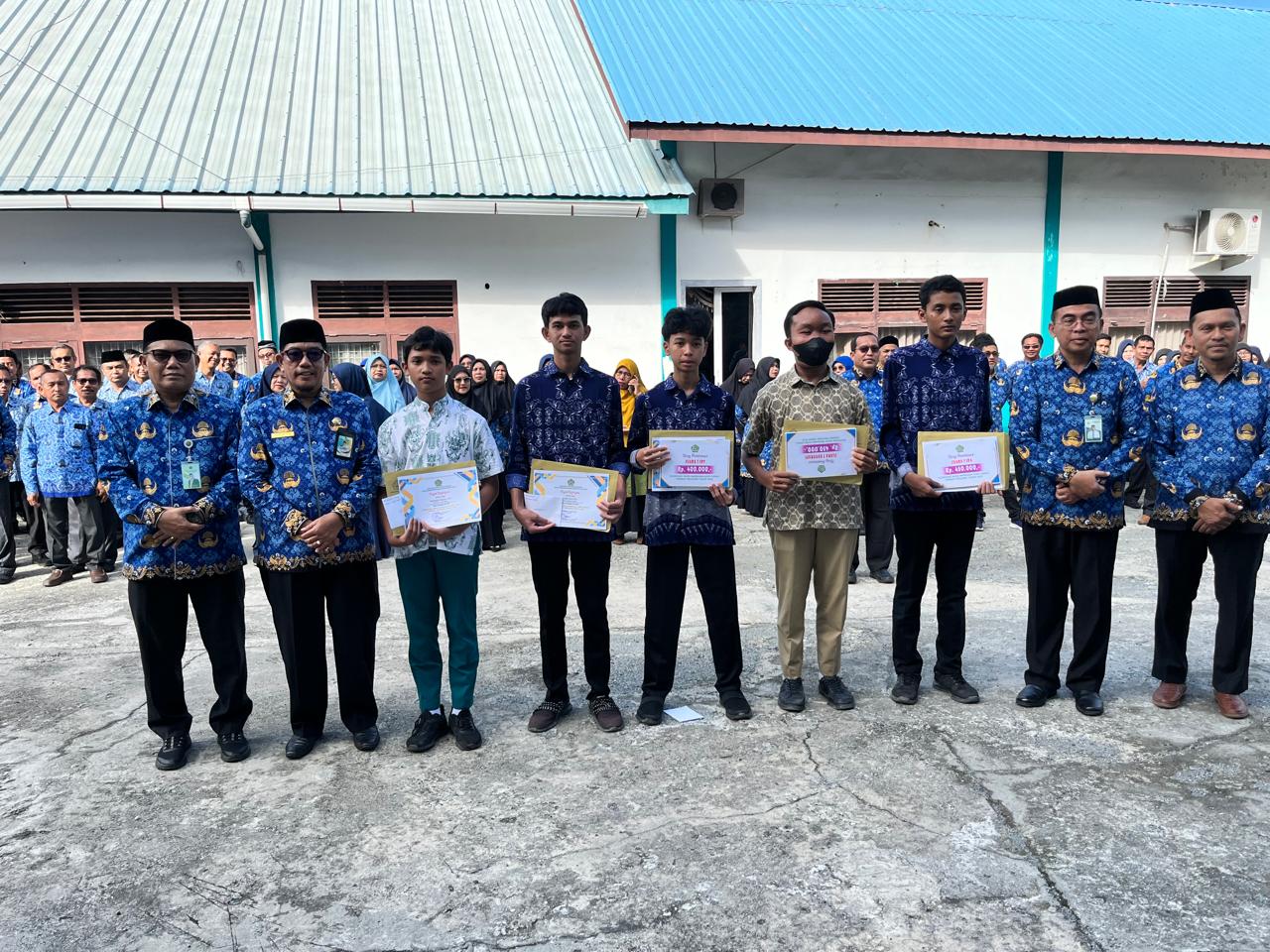IMG-20250917-WA0019 Kakankemenag Aceh Barat Apresiasi Siswa Peraih Juara OSMA 2025