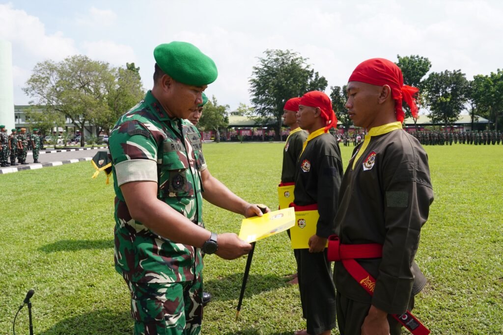 Atraksi Spektakuler Warnai Penutupan Latihan Pencak Silat Militer Kodam I/BB