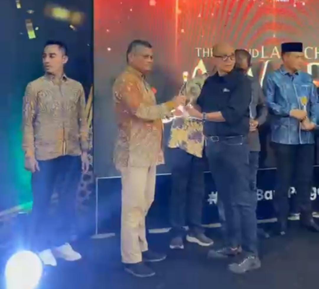 IMG-20250927-WA0021 Kepala Dinas DPMPTSP Aceh Barat Terima Penghargaan Tokoh Inovator Pelayanan Publik Terbaik 