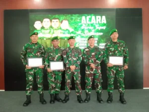 Dandim Aceh Barat Serahkan Piagam Penghargaan Kepada Purna Tugas