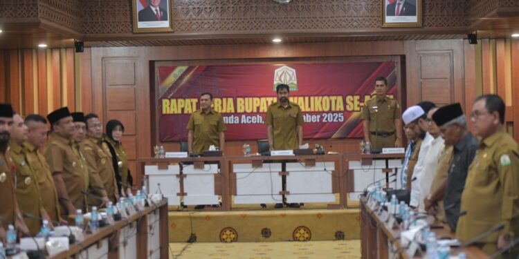 Gubernur Mualem Pimpin Rapat Kerja Bupati dan Wali Kota se-Aceh 2025