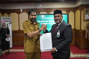 Gubernur Aceh Lantik Fadhil Ilyas Sebagai Direktur Utama Bank Aceh Syariah