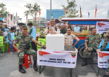 Ratusan Gerobak UMKM Sajikan Makanan Gratis di HUT ke-80 TNI Medan