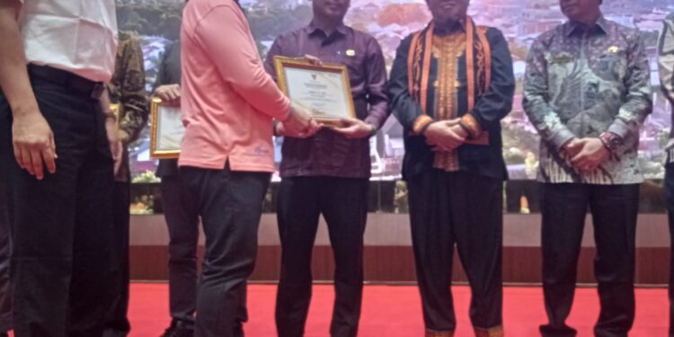 Bupati Aceh Barat Raih Penghargaan Peduli Kesehatan Jiwa Tingkat Provinsi