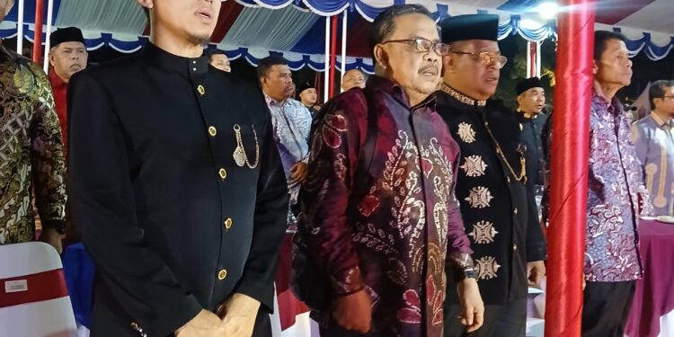 Ketua Pwi Aceh Barat didampingi Dek Joll dan Aminullah Usman. (Keterangan foto)