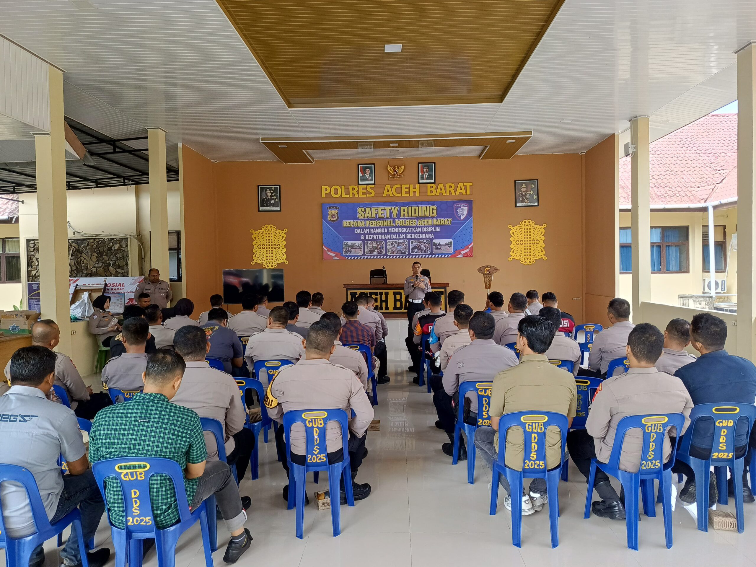 IMG-20251023-WA0072-scaled Satlantas Aceh Barat Gelar Safety Riding Kepada Personel Polres Dalam Rangka Meningkatkan Disiplin dan Kepatuhan Dalam Berkendara
