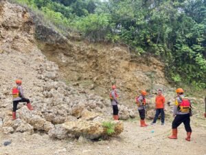 Siaga di Tengah Cuaca Ekstrem! Brimob Polda Sumut Laksanakan Patroli SAR Antisipasi Banjir dan Longsor di Nias