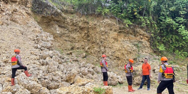 Siaga di Tengah Cuaca Ekstrem! Brimob Polda Sumut Laksanakan Patroli SAR Antisipasi Banjir dan Longsor di Nias