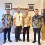 Pertemuan Bupati Aceh Barat dan mentri PUPR pusat, didampingi Wakil Bupati Aceh barat dan Kadis PUPR Aceh Barat. (Keterangan foto).