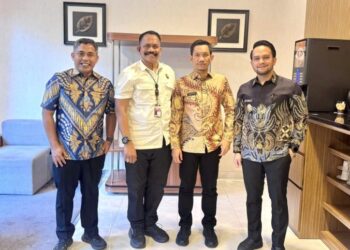 Pertemuan Bupati Aceh Barat dan mentri PUPR pusat, didampingi Wakil Bupati Aceh barat dan Kadis PUPR Aceh Barat. (Keterangan foto).