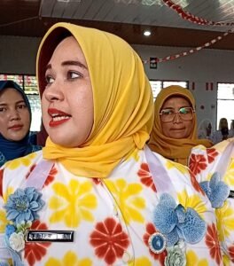 Ny. Jelita Asriluddin Tambunan Temukan Siswa Malas: Wali Murid Kami Beli Baju Hampir 1 Juta