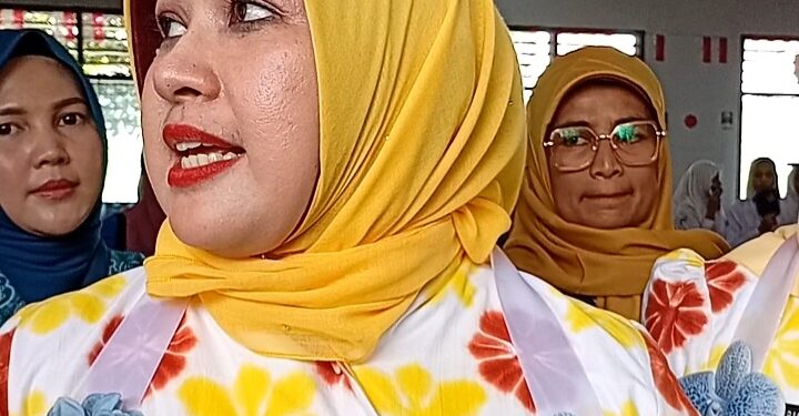 Ny. Jelita Asriluddin Tambunan Temukan Siswa Malas: Wali Murid Kami Beli Baju Hampir 1 Juta