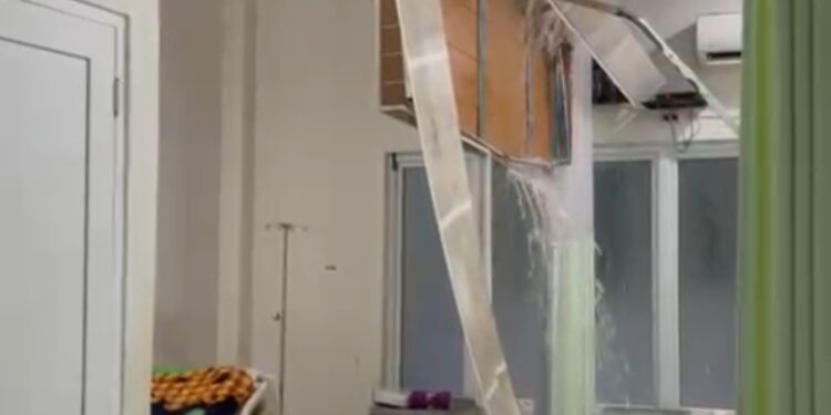 Hujan Deras, Atap RSUD Cut Nyak Dhien Ambruk, Pasien Terancam Banjir Dalam Ruang Perawatan