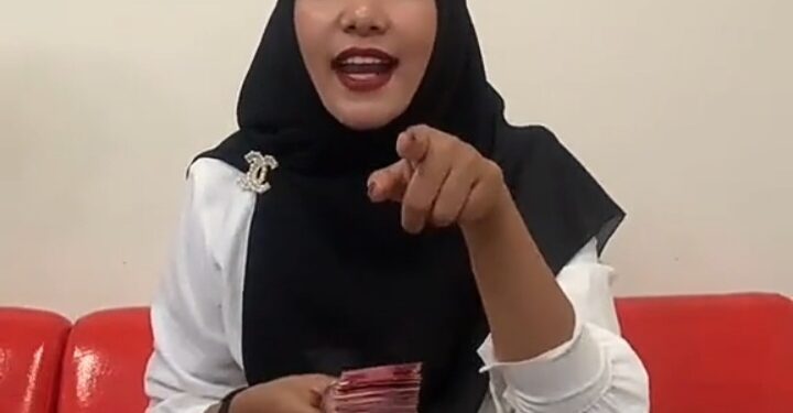 Honorer di Deli Serdang Pamer Uang di Medsos, Warganet Desak Bupati Turun Tangan