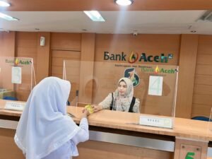 Bank Aceh Cabang Meulaboh Tetap Layani Nasabah di Tengah Pemadaman Listrik Berkepanjangan