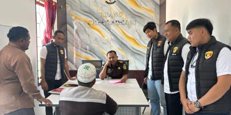 Penyidik Polres Bener Meriah Serahkan Tersangka Penyalahgunaan BBM Subsidi ke Jaksa
