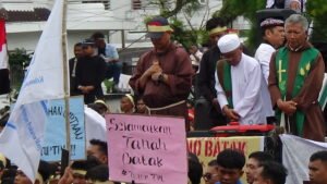 Gubernur Sumatra Utara Dituntut Tutup TPl