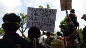 DSC06722-300x169 Ribuan Massa Kecewa, Gubernur Sumut Bobby Nasution Abaikan Aspirasi Tutup TPL
