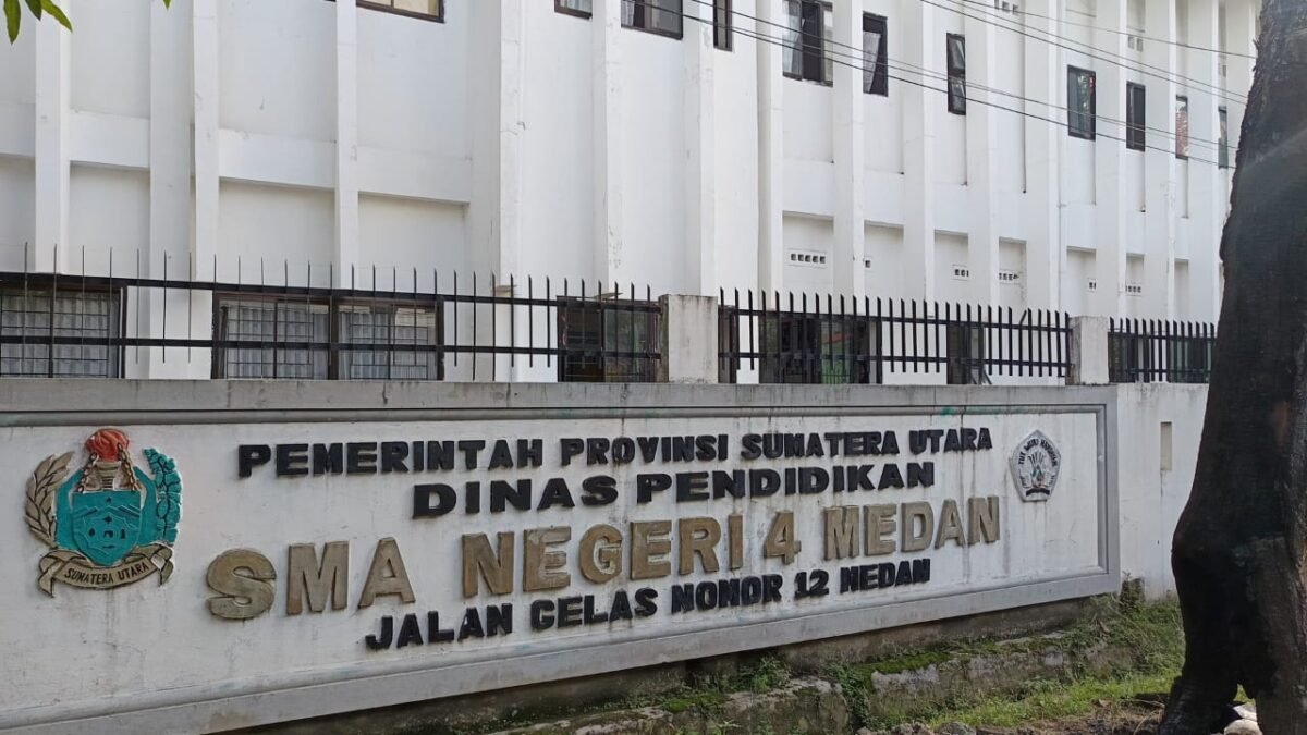 Kepala SMAN 4 Medan Rianto H. Sinaga Klarifikasi Isu Pungli: Tidak Benar